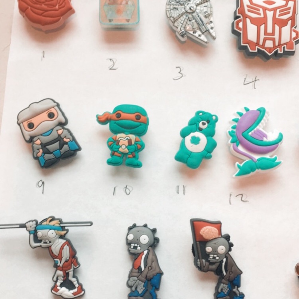 CROC CHRAMS / JIBBITZ MYSTERY BOX - Picture 6 of 11